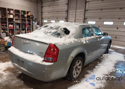 2005 Chrysler 300 Touring from USA, damaged, VIN 2C3JA53G85H551355